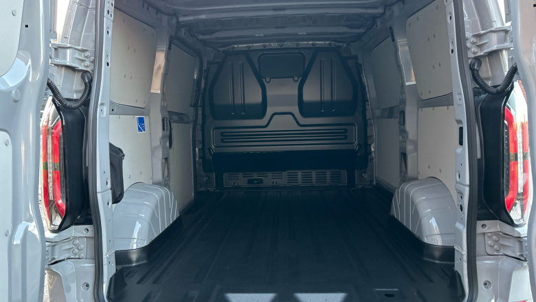 Ford Transit Custom E-320 L1 Rwd 100kW 65kWh H1 Van Limited Auto